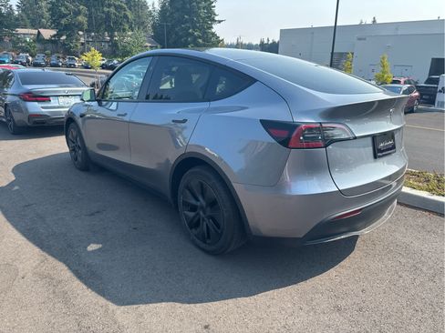 Used 2025 Tesla Model Y Long Range AWD/4WD image 4