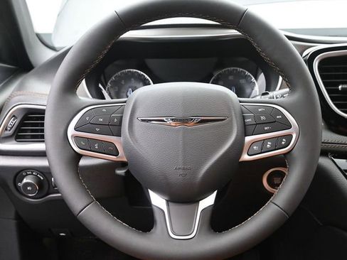 New 2026 Chrysler Pacifica Pinnacle image 28