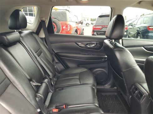 Used 2019 Nissan Rogue SL w/ Premium Package image 34