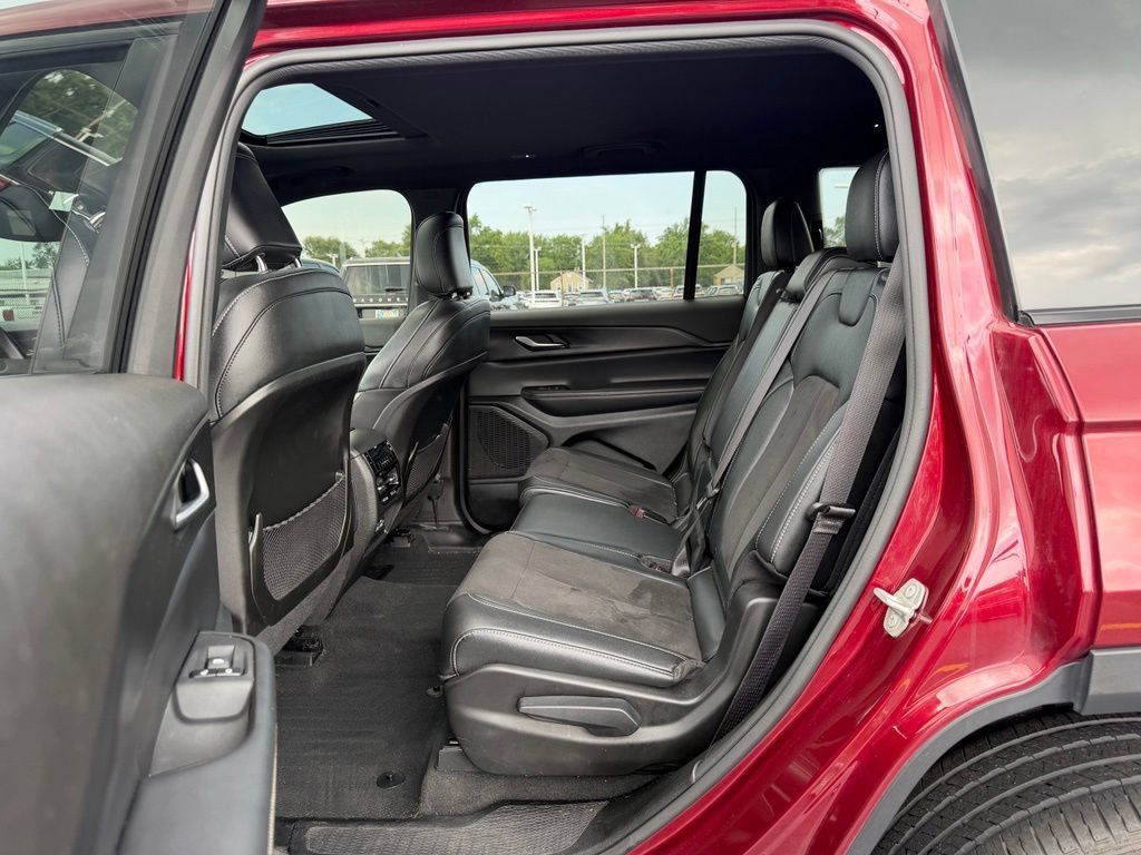 Used 2023 Jeep Grand Cherokee L Laredo AWD/4WD image 15