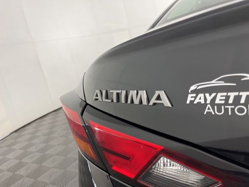 Used 2024 Nissan Altima 2.5 SV image 3