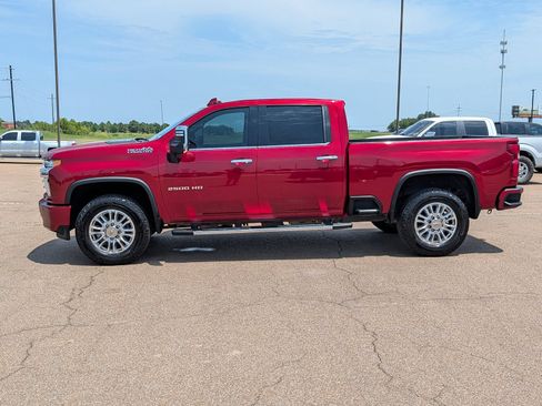 Used 2021 Chevrolet Silverado 2500 High Country w/ Technology Package AWD/4WD image 2