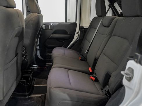 Used 2018 Jeep Wrangler Unlimited Sahara image 36