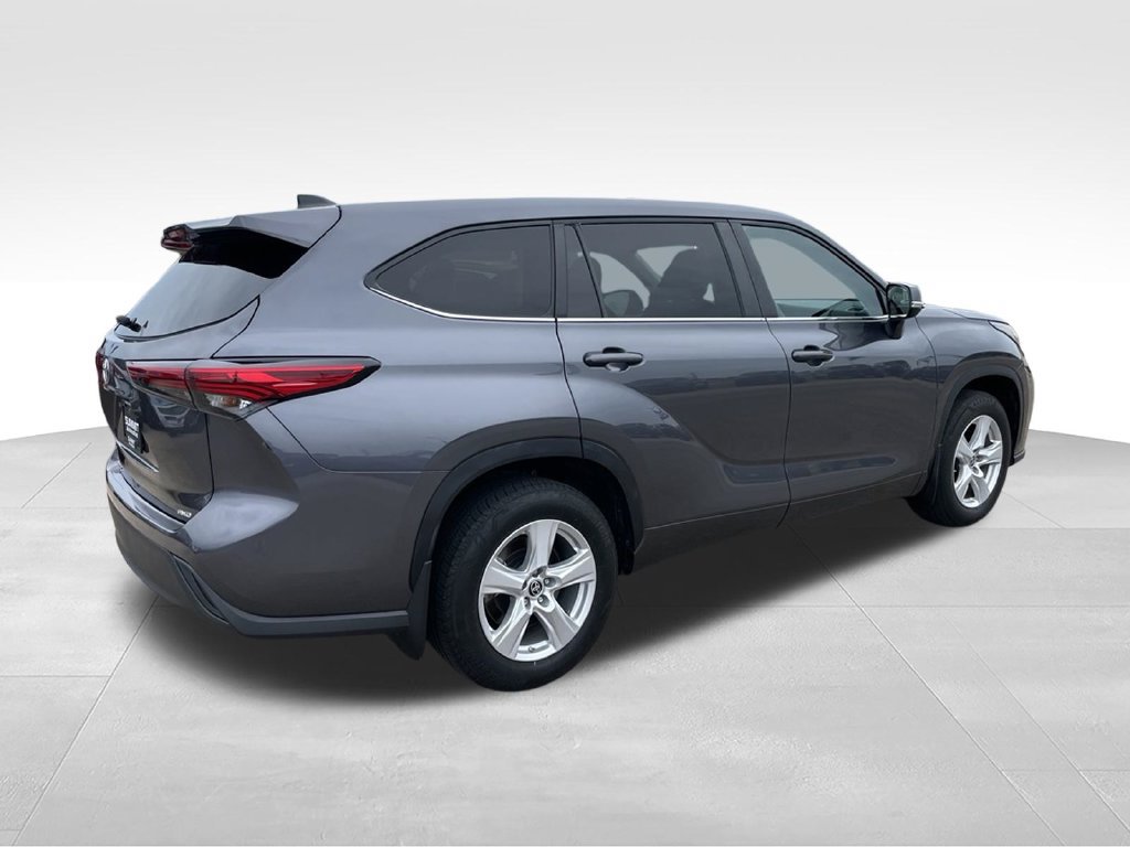 Used 2023 Toyota Highlander L AWD/4WD image 4