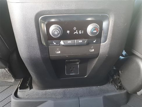 Used 2022 Chevrolet Suburban RST w/ Sport Performance Package image 17