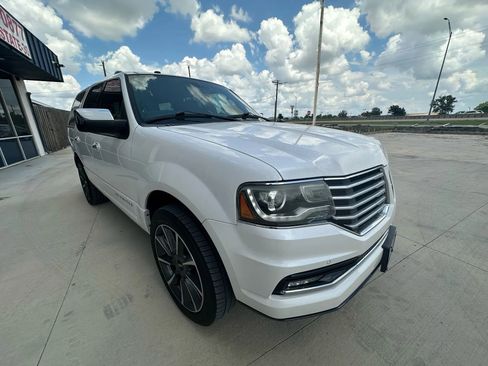 Used 2016 Lincoln Navigator Reserve image 7