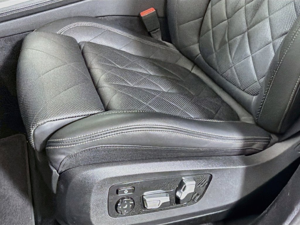 Used 2025 BMW X7 xDrive40i AWD/4WD image 23