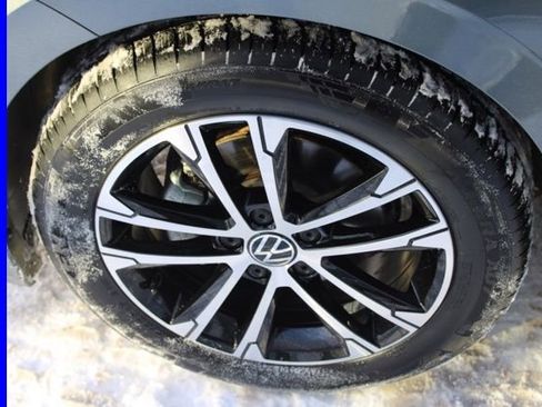 Used 2025 Volkswagen Jetta Sport image 10