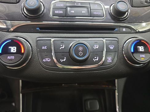 Used 2014 Chevrolet Impala LT w/ Convenience Package FWD image 17