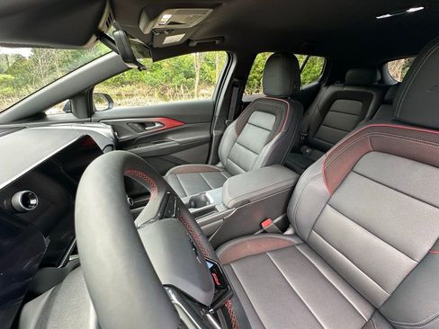 New 2025 Chevrolet Equinox EV RS w/ Convenience Package II FWD image 33
