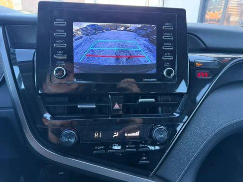 Used 2021 Toyota Camry SE image 10