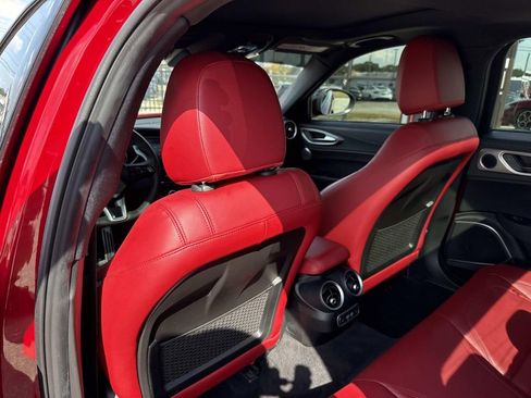 Used 2023 Alfa Romeo Giulia Veloce RWD image 12