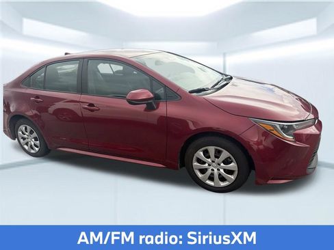Used 2025 Toyota Corolla LE FWD image 5
