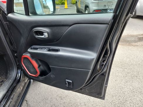 Used 2017 Jeep Renegade Trailhawk image 22