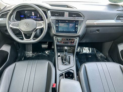 Certified 2023 Volkswagen Tiguan SE w/ Panoramic Sunroof Package FWD image 11