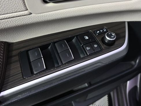 Used 2023 Toyota Sienna Platinum AWD/4WD image 24