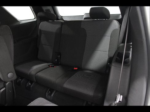 Used 2023 Chevrolet Traverse LT image 21