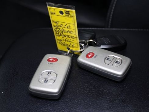 Used 2016 Toyota 4Runner Limited image 11