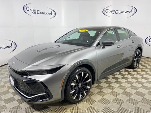 Used 2025 Toyota Crown Platinum image 3