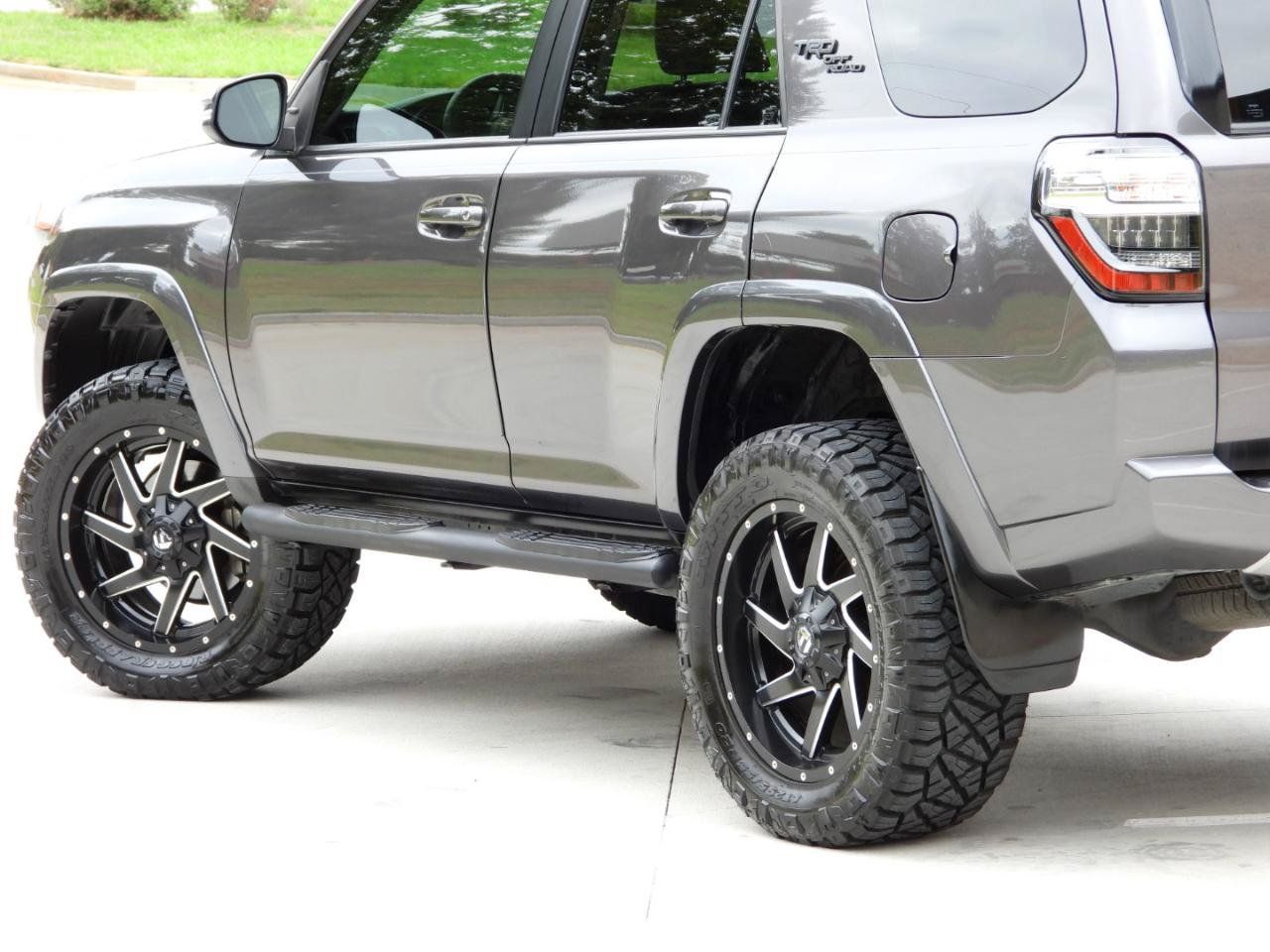 Used 2018 Toyota 4Runner TRD Off-Road Premium AWD/4WD image 31