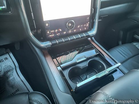 Used 2025 GMC Yukon Denali image 31