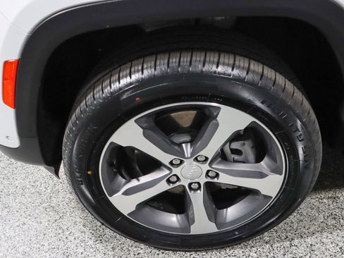 Used 2023 Jeep Grand Cherokee 4WD 4xe w/ Luxury Tech Group II image 11