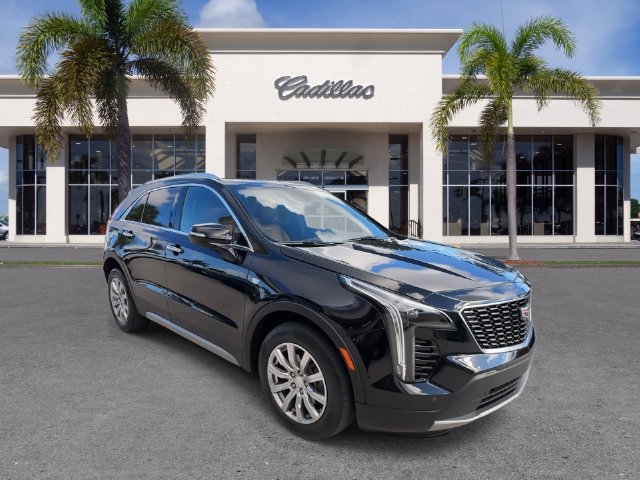 Used 2023 Cadillac XT4 Premium Luxury w/ Technology Package FWD image 2