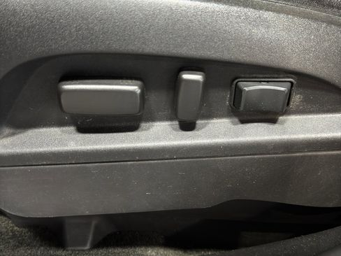 Used 2017 Chevrolet Equinox LT w/ Convenience Package image 14