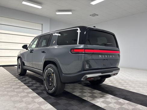 Used 2025 Rivian R1S Adventure Dual AWD/4WD image 3
