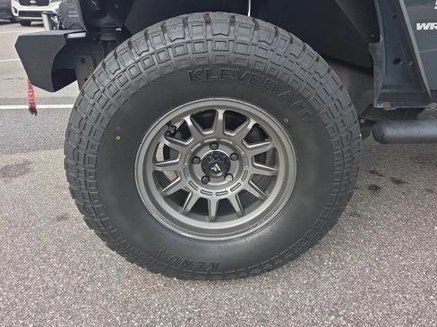Used 2017 Jeep Wrangler Sport w/ Quick Order Package 23S AWD/4WD image 2