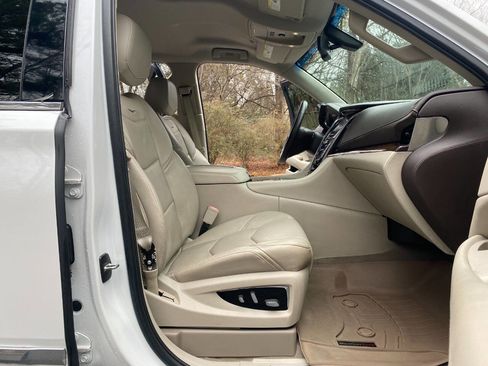 Used 2017 Cadillac Escalade ESV Standard 4dr SUV image 62