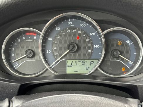 Used 2015 Toyota Corolla LE FWD image 26