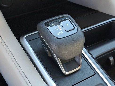 Used 2022 Nissan Pathfinder SV AWD/4WD image 13