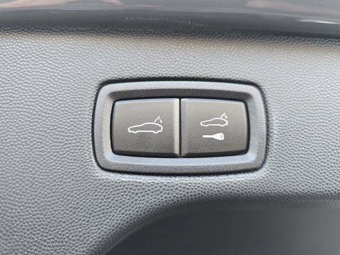 New 2025 Porsche Macan 4S Electric image 16