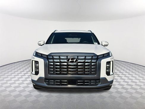 Used 2023 Hyundai Palisade Calligraphy image 2