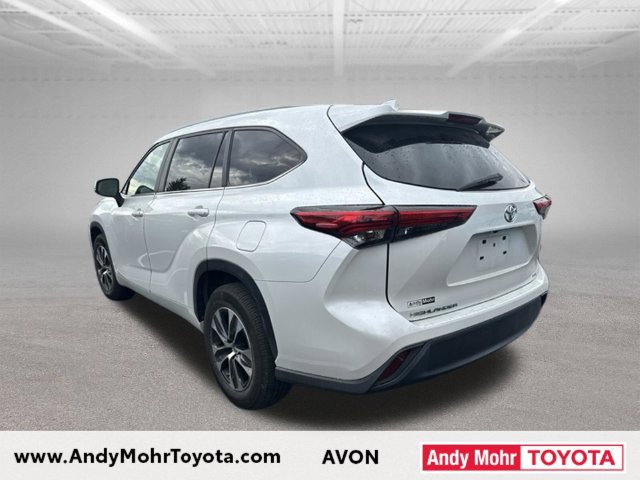 Used 2023 Toyota Highlander XLE FWD image 4