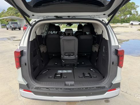 New 2027 Kia Carnival EX FWD image 13