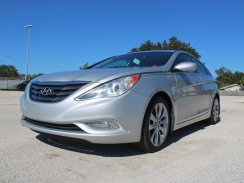 Used 2012 Hyundai Sonata SE w/ Navigation & Sunroof Pkg FWD image 4