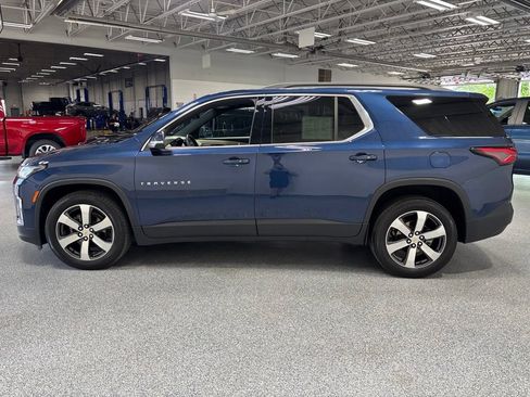 Used 2023 Chevrolet Traverse LT w/ LT Premium Package AWD/4WD image 4