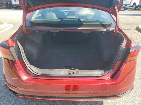 Used 2025 Nissan Altima 2.5 SV FWD image 5