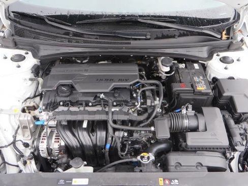 Used 2025 Hyundai Elantra SEL FWD image 15