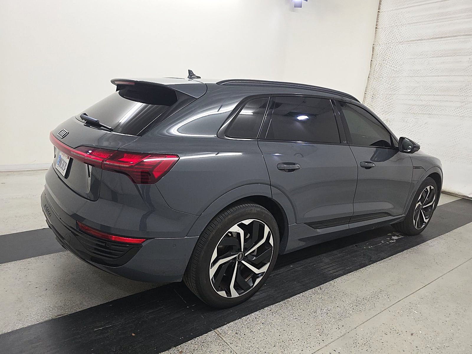 Used 2024 Audi Q8 e-tron Premium Plus w/ Premium Plus Package AWD/4WD image 6