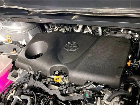 Used 2025 Toyota Sienna Platinum AWD/4WD image 45