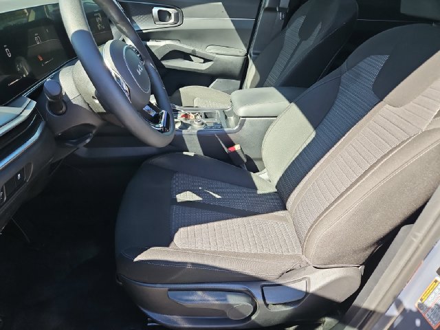 Used 2025 Kia Sorento LX FWD image 12