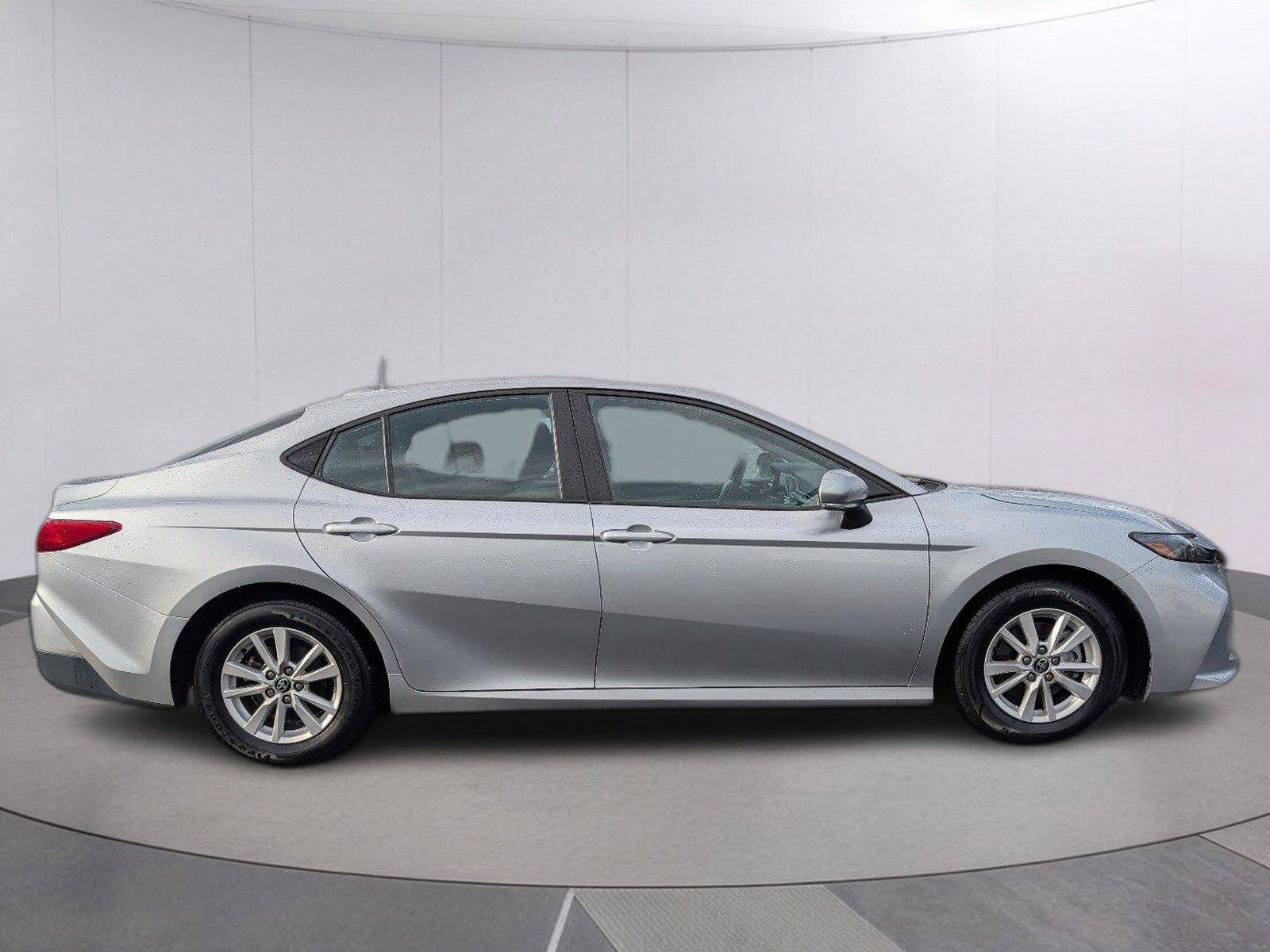 Used 2025 Toyota Camry LE FWD image 8