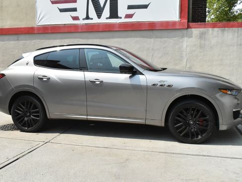 Used 2022 Maserati Levante GT AWD/4WD image 9