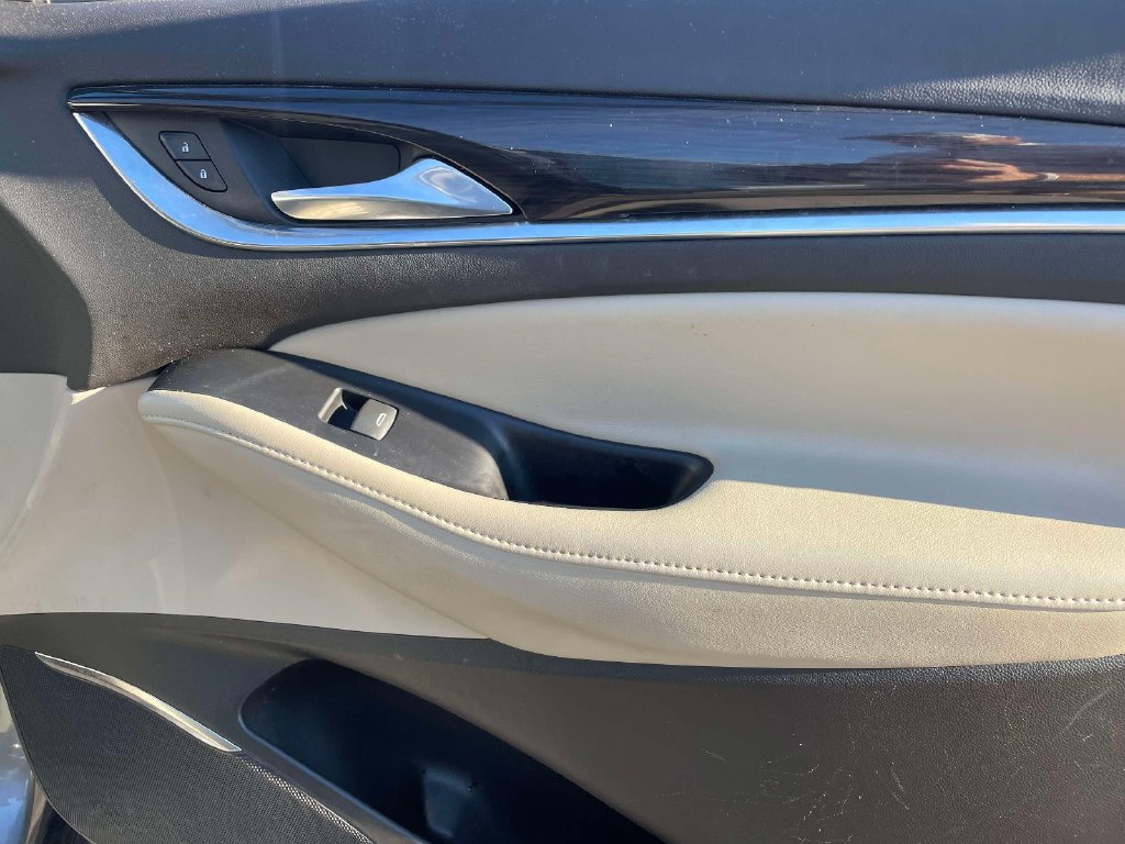 Used 2021 Buick Enclave Essence FWD image 9