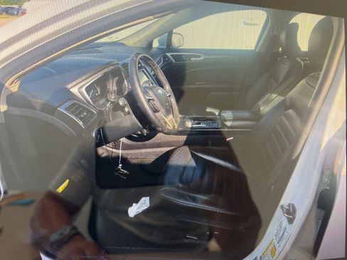 Used 2018 Ford Fusion SE w/ Equipment Group 602A FWD image 8