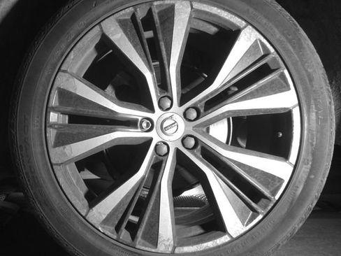 Used 2023 Volvo XC60 B5 Plus w/ Climate Package image 42