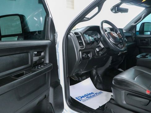 Used 2024 RAM 2500 Tradesman w/ Chrome Appearance Group AWD/4WD image 4